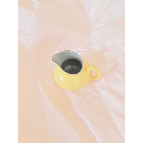 Vintage Mid-century Harkerware Creamer Pot USA Golden Dawn Yellow and Blue JL - Picture 9 of 9